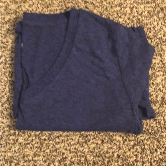 V-neck - Picture 2 of 3